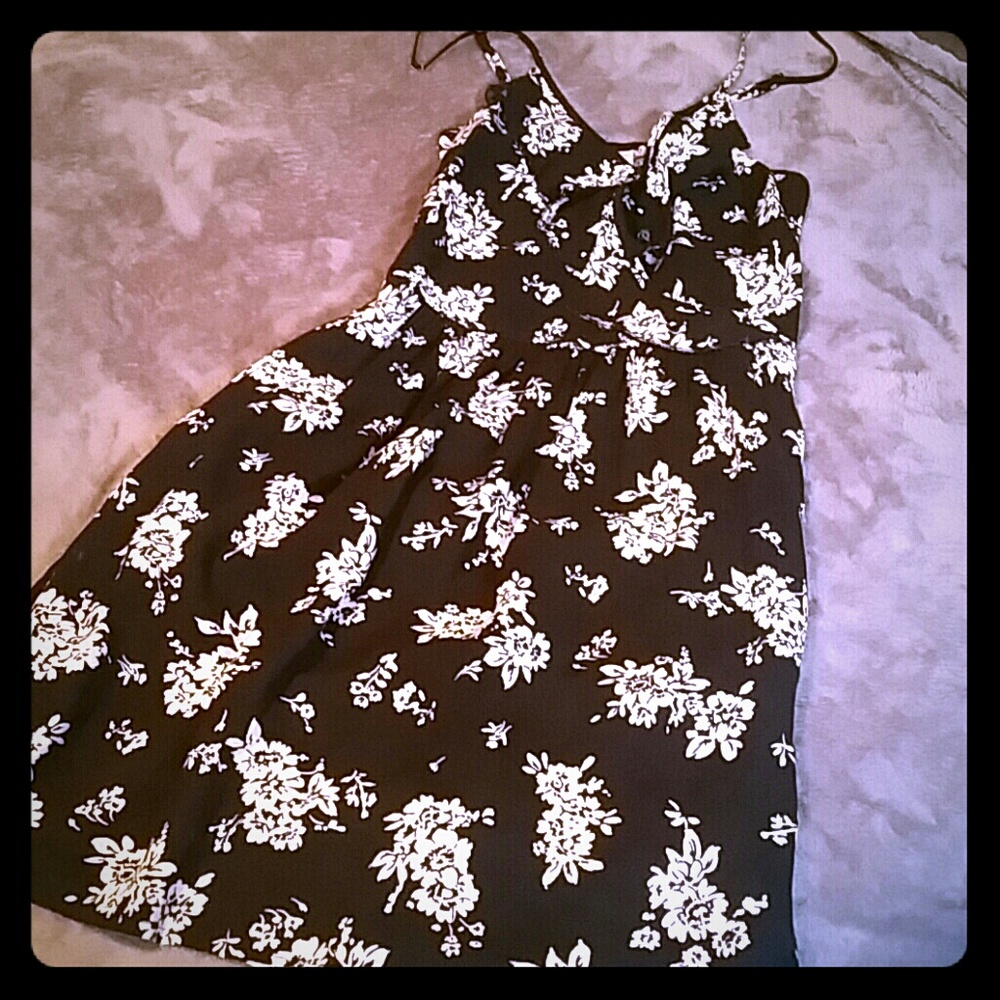 Black and white flower printed dress